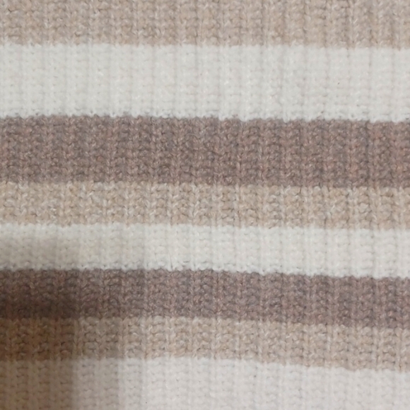 Old Navy Sweater - Picture 7 of 10